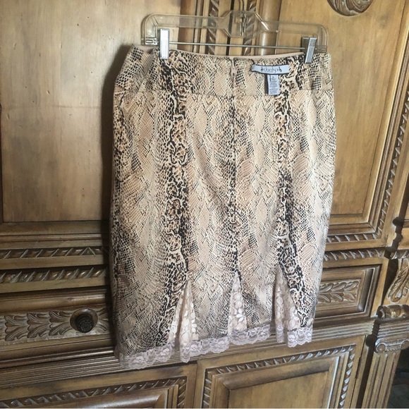 ♥Sale♥ Stunning Leopard and Lace Reversible Skirt 14 - Picture 3 of 14